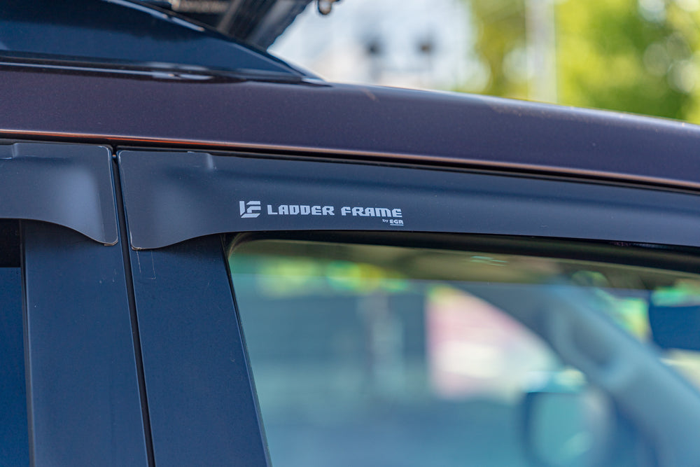 プラド150 ハイラックス GUN125 ドアバイザー マットブラック LADDER