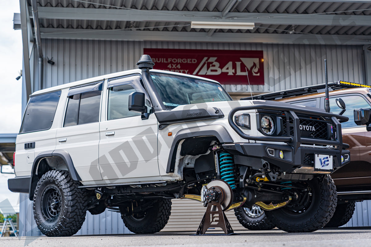 ランド　4mm 4×4エンジニアリング マッドガードレスエンド ランドクルーザー